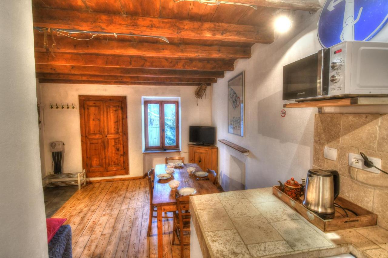 petite maison à Huez Extérieur photo